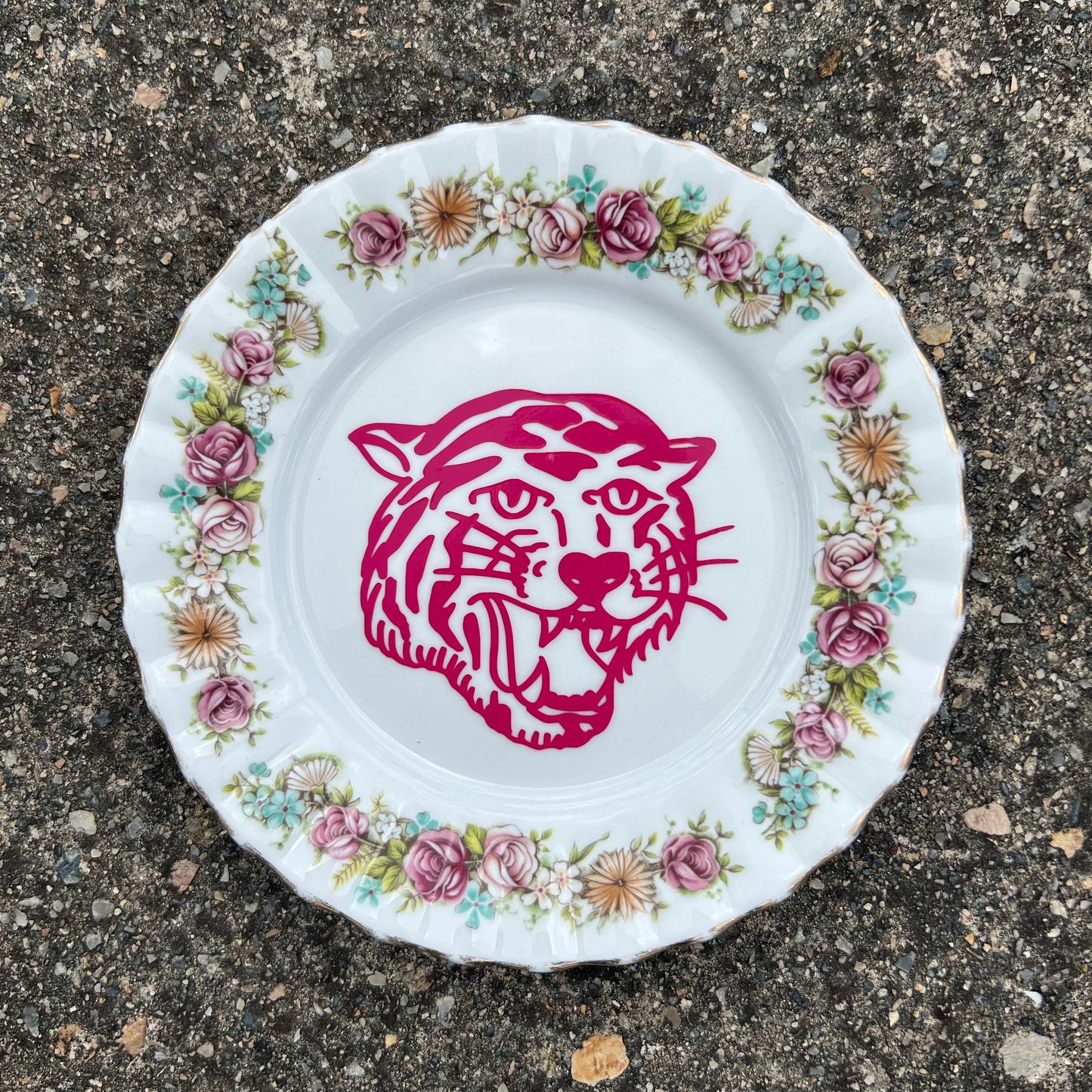 Screaming Tiger Vintage Plate